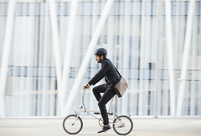 Geschäftsmann auf dem Fahrrad